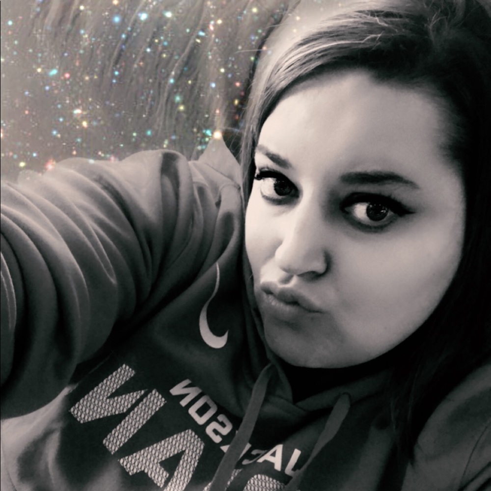 Meet your Posher, Danielle